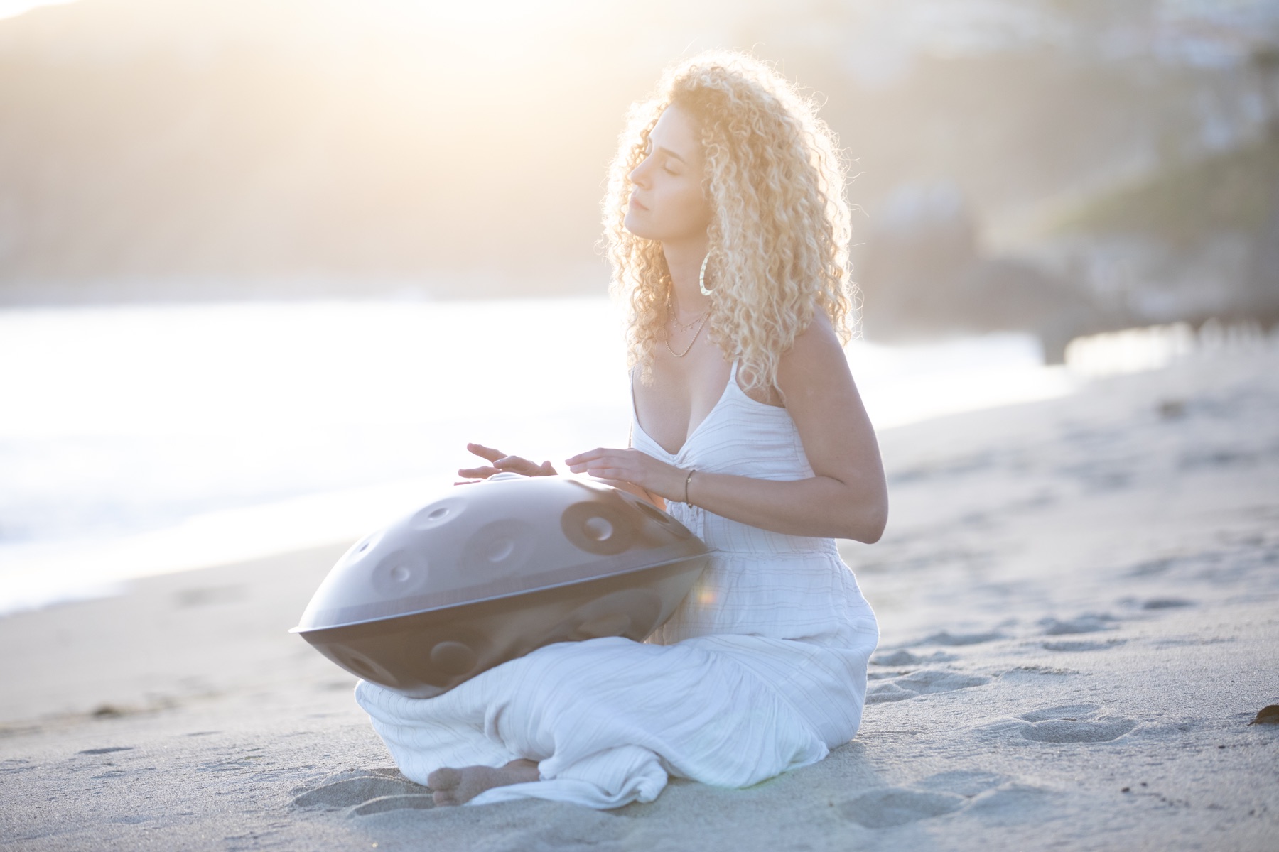 Roni Yohanan with handpan in a Vybeshift hero image